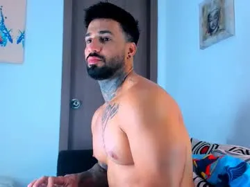 CurlyRina – webcam model profile photo Image 8