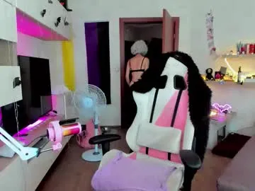 Luna_Raay – webcam model profile photo Image 3