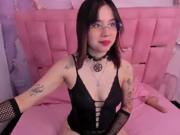 IsaLondon – webcam model profile photo Image 2