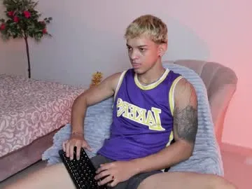 timytwinkboy – webcam model profile photo Image 4