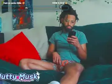 CheerryX – webcam model profile photo Image 12