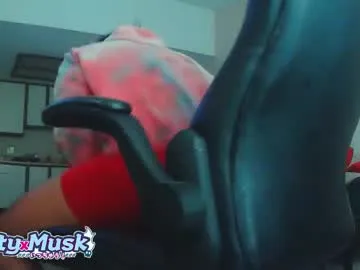 CheerryX – webcam model profile photo Image 5