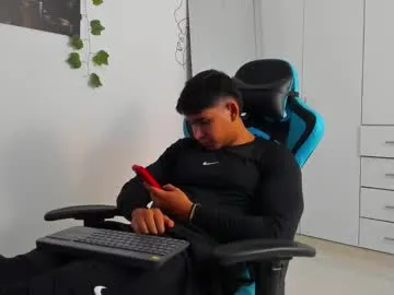 YaraDavis – webcam model profile photo Image 12