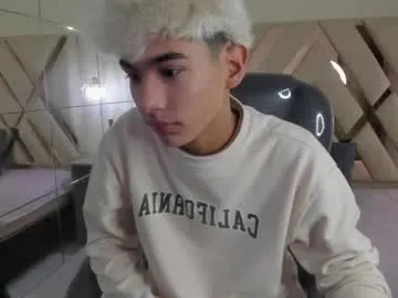 raymondmont – webcam model profile photo Image 11