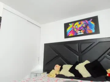 PureEllie – webcam model profile photo Image 14