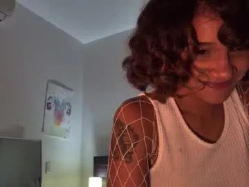 LauraFord – webcam model profile photo Image 7