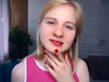 OwQoll – webcam model profile photo Image 11