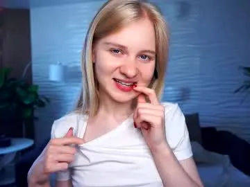 OwQoll – webcam model profile photo Image 8