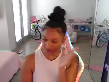 LorrySkye – webcam model profile photo Image 4