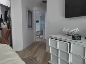 pervimilf – webcam model profile photo Image 19