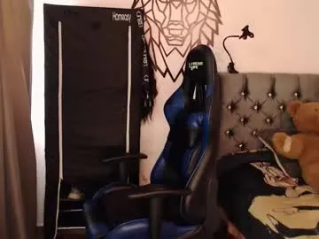 carolinecardenass – webcam model profile photo Image 12