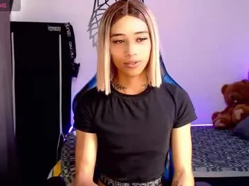 carolinecardenass – webcam model profile photo Image 4