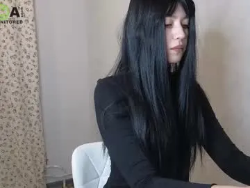 MiraLocks – webcam model profile photo Image 12
