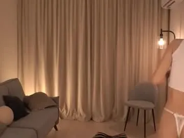 MiraLocks – webcam model profile photo Image 3