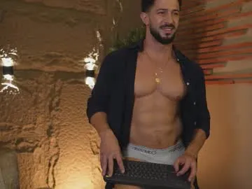 italian_stallion_big – webcam model profile photo Image 15