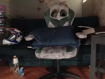 Live with KiraHill on FliCam Image 7