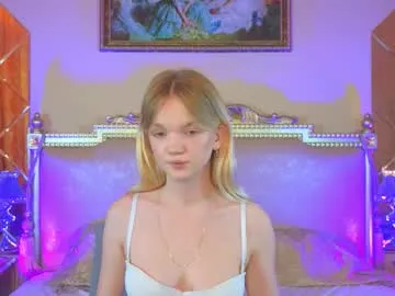 MoniqueHils – webcam model profile photo Image 2