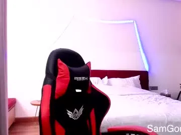 LauraCaruso – webcam model profile photo Image 2