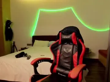 LauraCaruso – webcam model profile photo Image 8