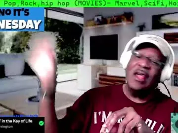 HugeTitties – webcam model profile photo Image 8