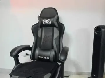 RobinTheSiren – webcam model profile photo Image 13