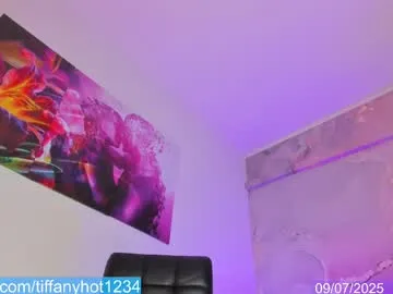 LeaThomsonn – webcam model profile photo Image 2