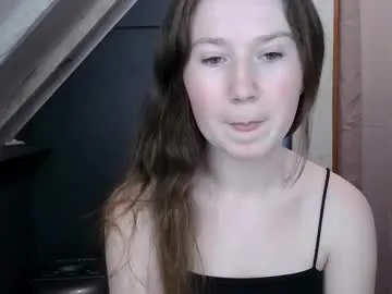 CARMIYNNA – webcam model profile photo Image 15