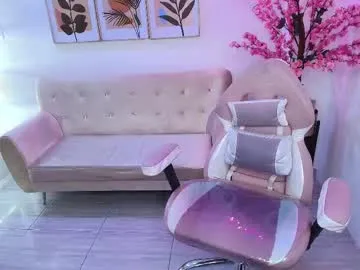 FitnessBunny – webcam model profile photo Image 17