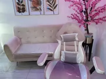 FitnessBunny – webcam model profile photo Image 18