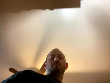 BrunetteSara – webcam model profile photo Image 2