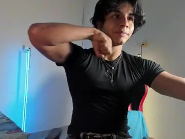 AntonioWest – webcam model profile photo Image 17