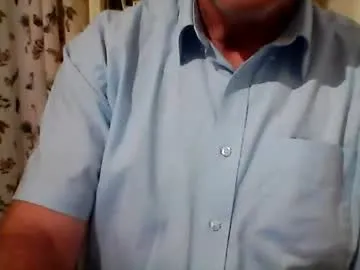 HugeTitties – webcam model profile photo Image 6