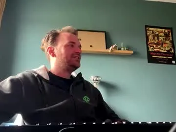 AAASuck – webcam model profile photo Image 3