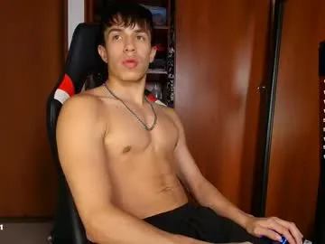 pizza_biceps – webcam model profile photo Image 9