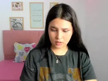 DenLina – webcam model profile photo Image 3