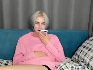 LIISAMENDEZ – webcam model profile photo Image 8