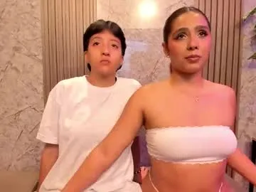 HugeTitties – webcam model profile photo Image 9