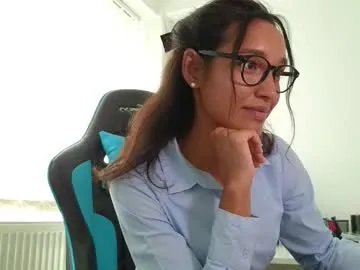 KristalCyrus – webcam model profile photo Image 4