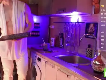 KellyBroke – webcam model profile photo Image 13