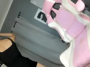 LauraJean – webcam model profile photo Image 5