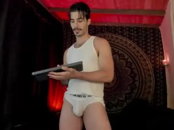 pantslesstraveler_plt – webcam model profile photo Image 17