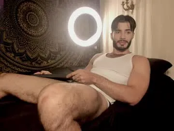 pantslesstraveler_plt – webcam model profile photo Image 8