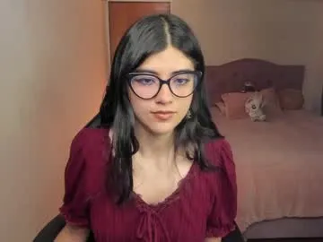 Amylewiss – webcam model profile photo Image 7