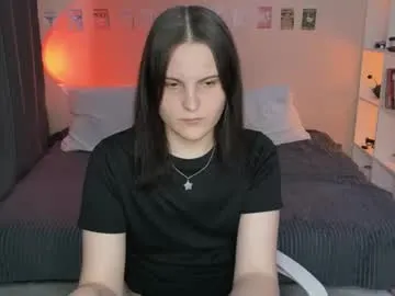 LilyDevelin – webcam model profile photo Image 5