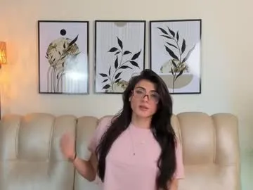 LauraFord – webcam model profile photo Image 10