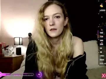 KimAvery – webcam model profile photo Image 16