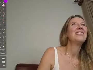 SunnySkystar – webcam model profile photo Image 2