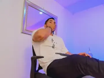 powq05 – webcam model profile photo Image 18