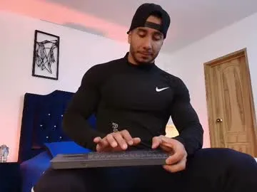 powq05 – webcam model profile photo Image 6