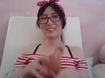 LauraJean – webcam model profile photo Image 12